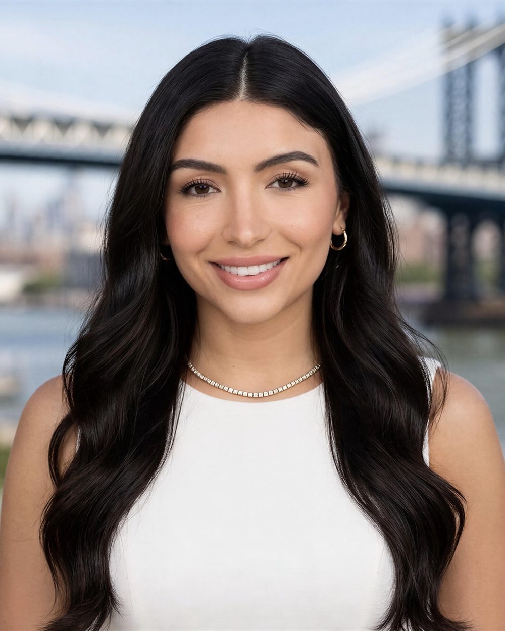 Crizia, New York State notary public, in front of the Manhattan Bridge